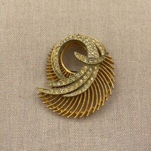 Vtg BSK Brooch Gold Rhinestone Swirl Textured MCM Retro Glamour Hollywood